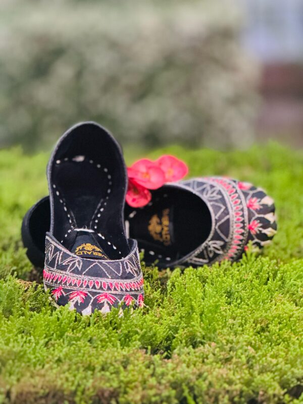 TILLA NOIR - Image 4