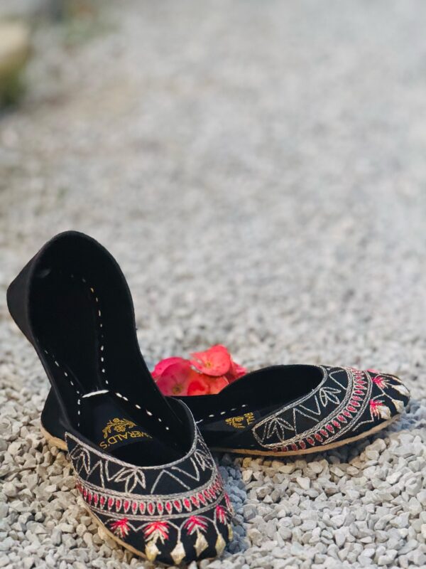 TILLA NOIR - Image 3