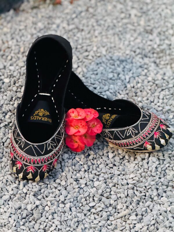 TILLA NOIR